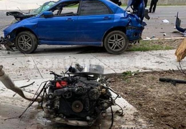 Ужасна катастрофа: Водачът, двигателят и скоростната кутия излетяха от колата (СНИМКИ)