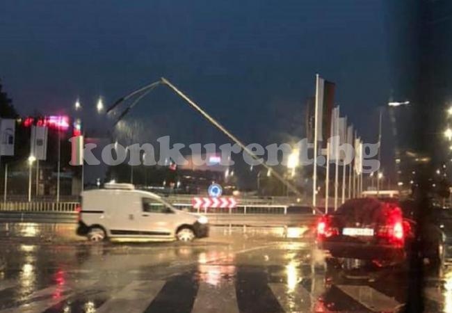 Силният дъжд и градушката нанесоха щети във Варна 