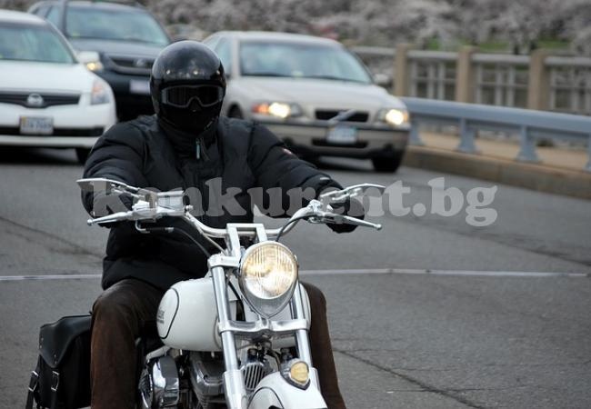 Спипаха водач на незаконен мотоциклет