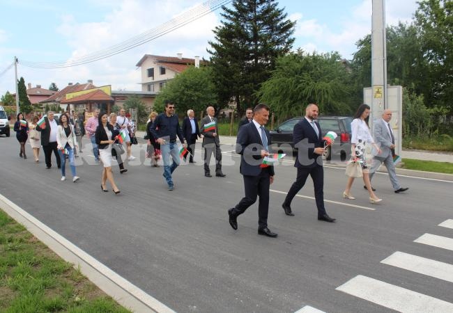 Кмет и двама местни депутати начело на шествието в Бяла Слатина СНИМКИ