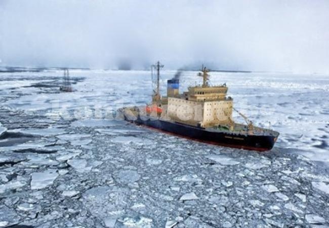 Ледената схватка в Арктика - Очертава ли се оръжейна надпревара?