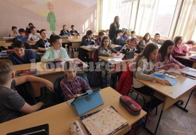 Министерството ще финансира училищата, които искат електронен дневник