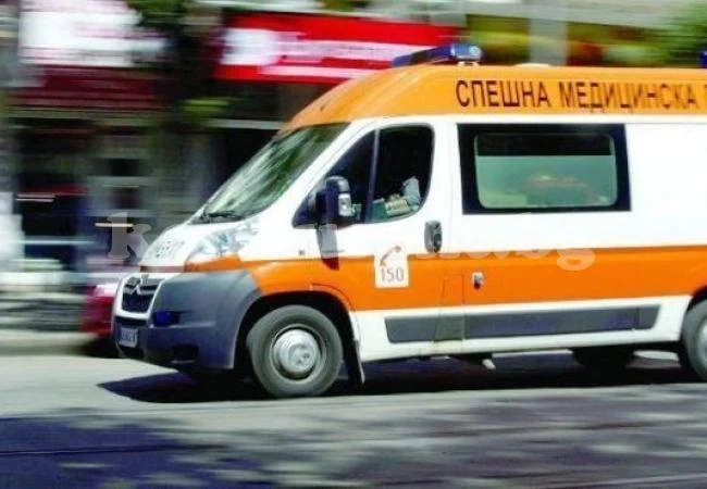Шофьор помете пешеходка на заден ход