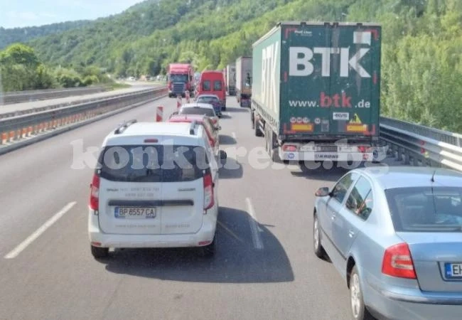 Голямо задръстване на АМ „Хемус“ и в двете посоки заради...