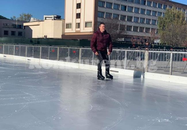 Утре отварят ледената пързалка във Враца СНИМКИ