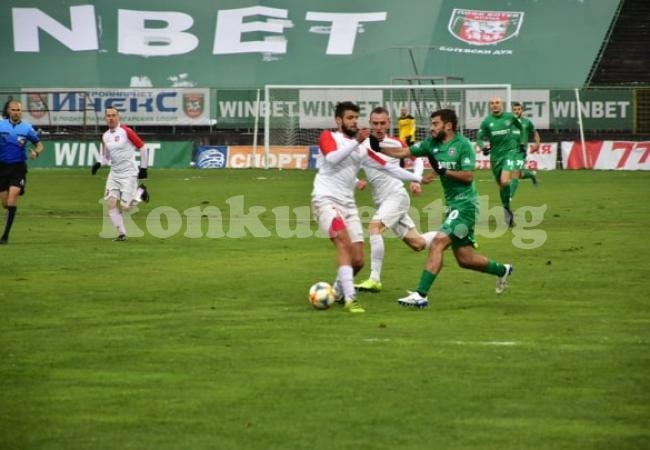 Ботев сложи 4 в мрежата на Кариана, почетоха футболни легенди във Враца  СНИМКИ