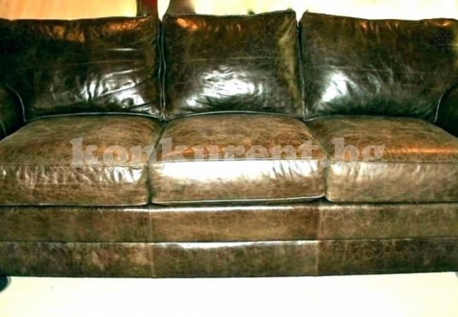 Мъж си купи диван втора употреба, изтърбуши го и намери цяло имане в него