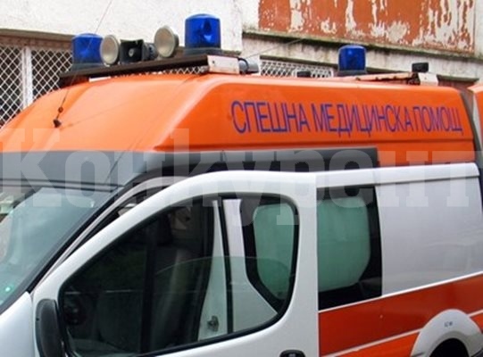 Жена със счупена ръка падна под гума на автобус