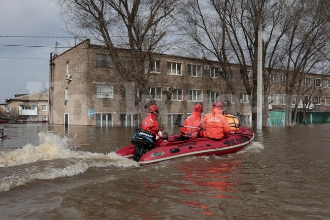 Властите в руския град Оренбург обявиха масова евакуация след покачване на нивото на река Урал