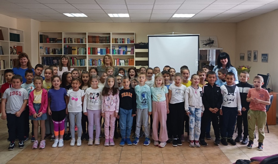 Първолаци бяха гости в библиотеката на читалището във Враца СНИМКИ