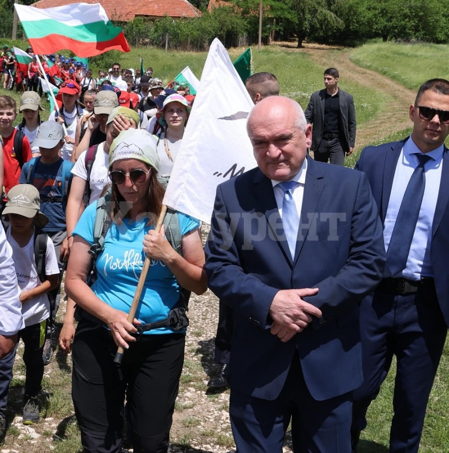 Премиерът Димитър Главчев поздрави походниците 