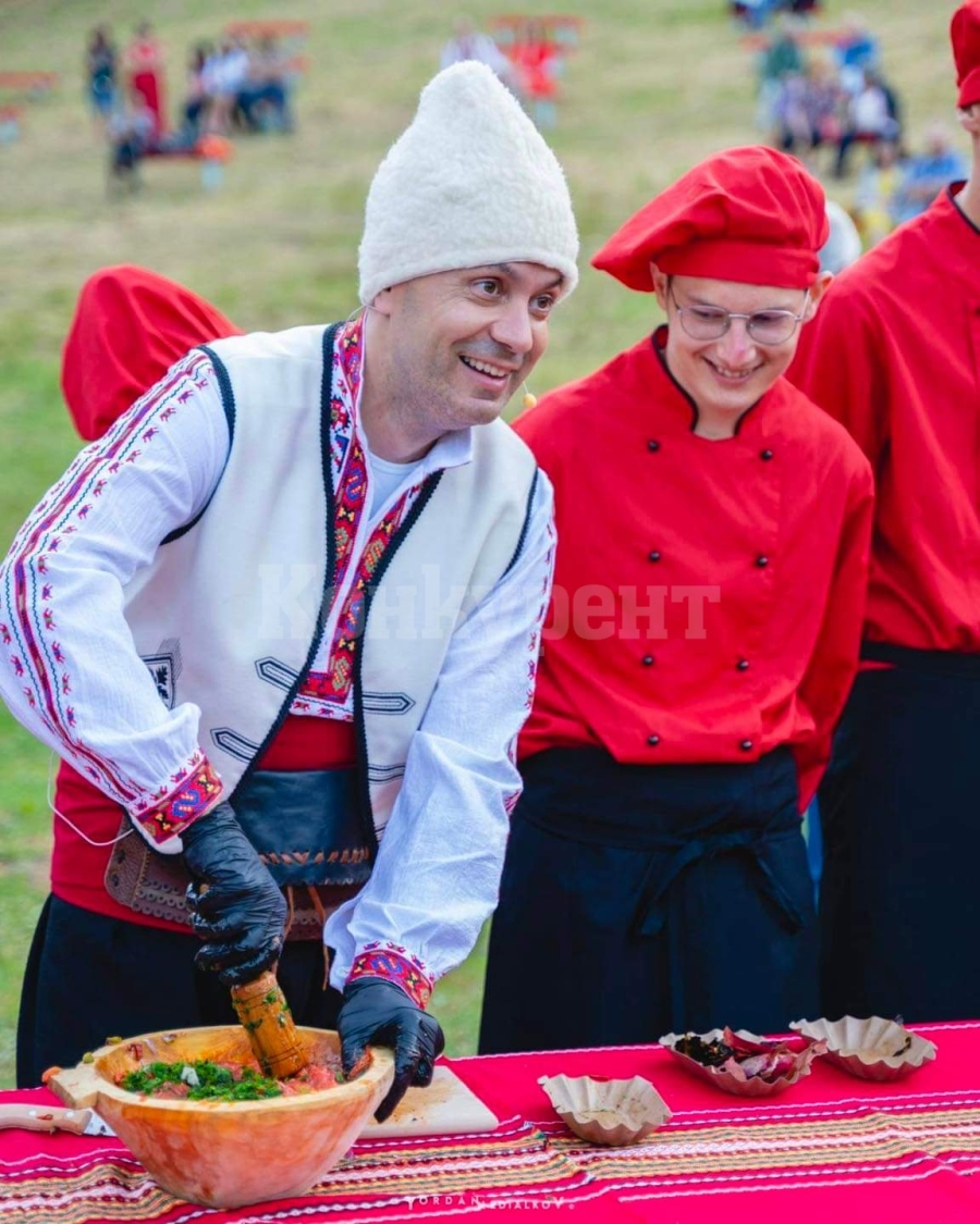 Богата фолклорна програма и много вкусна храна очаква врачани и гости на града от днес