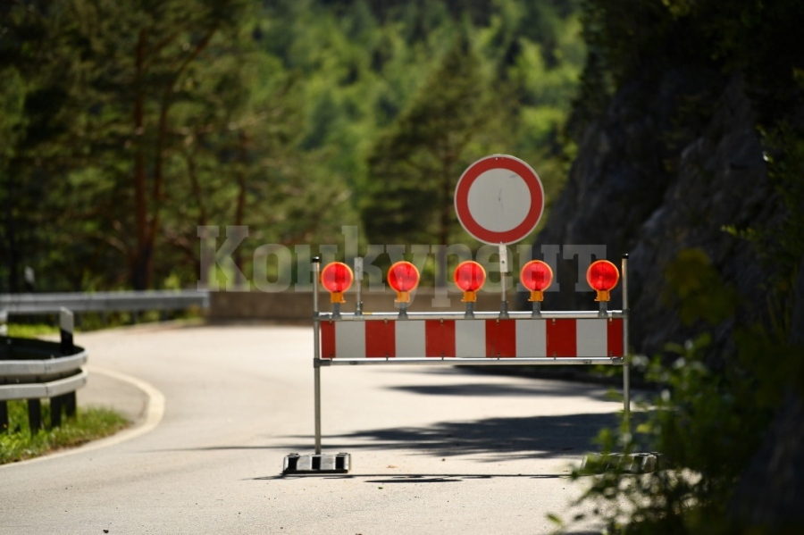 Движението по път I-1 Враца - Видин в района на Монтана се осъществява двупосочно в една лента