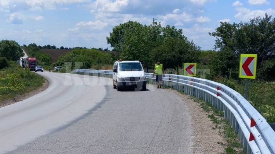 Продължава обезопасяването на пътя Бяла Слатина-Кнежа