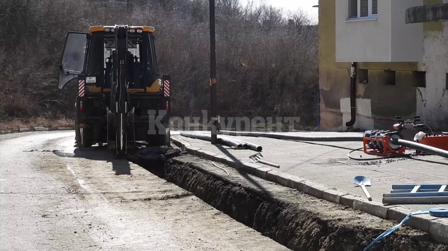 Във Вълчедръм подменят централен водопровод