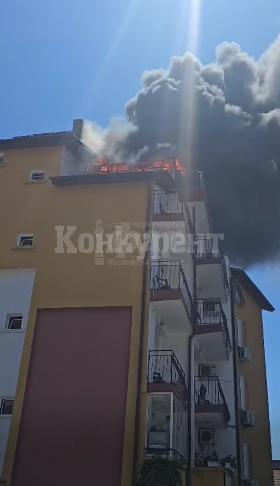Соларни панели се запалиха в жилищна сграда в Приморско