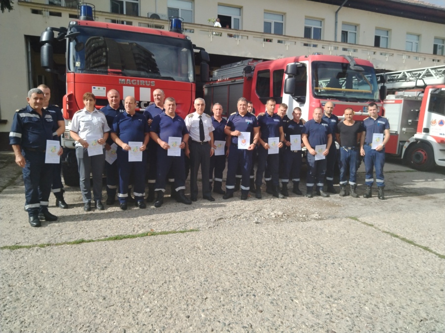 Във Враца наградиха 32-ма пожарникари