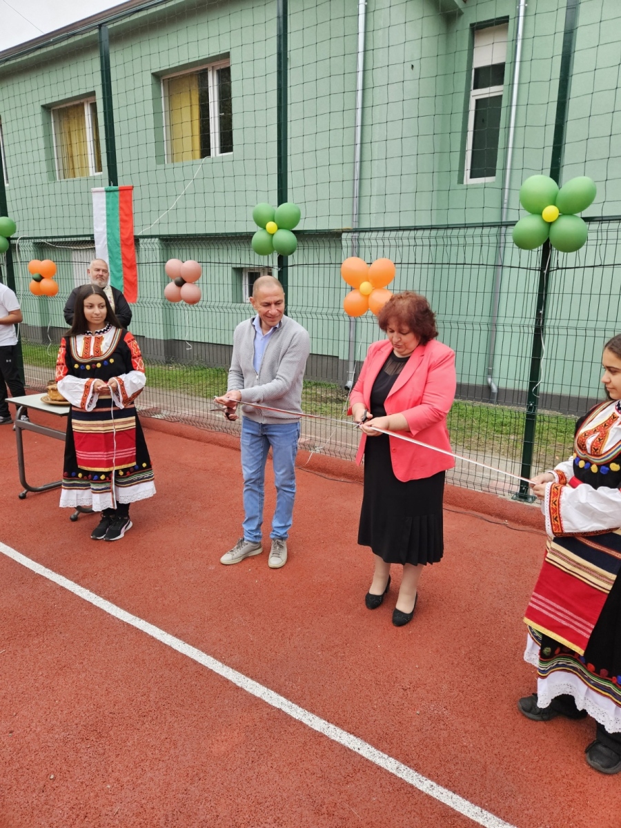 Лесотехническата  гимназия в Берковица има ново спортно игрище