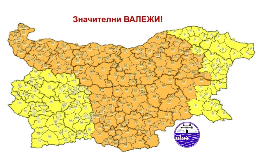 Внимание, обявиха жълт и оранжев код: Поройни дъждове, вятър и сняг връхлитат страната