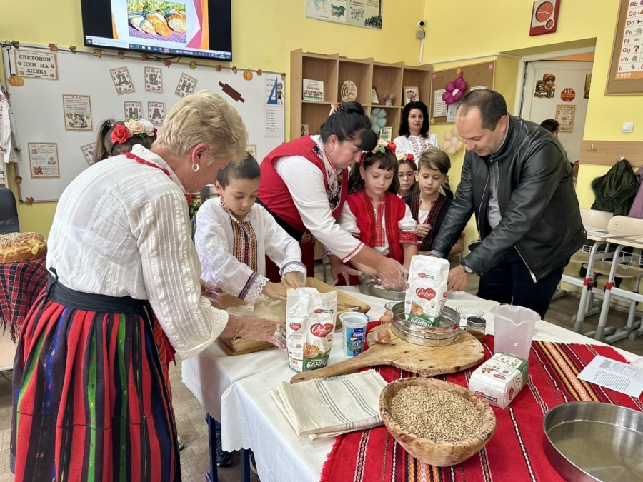 Тематичен урок „Пътят на хляба – от зрънцето до трапезата“ в НУ „Иванчо Младенов“
