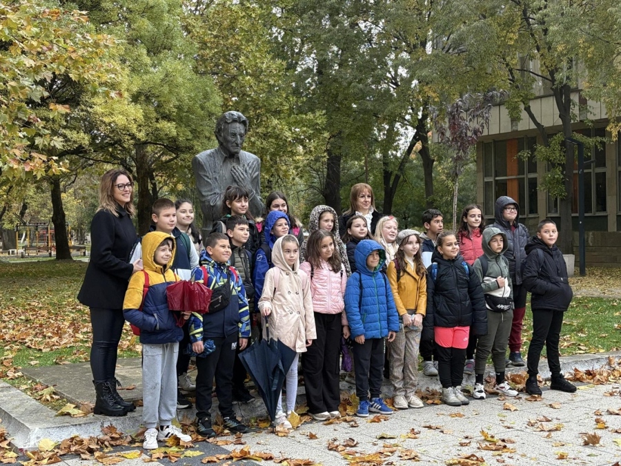 Деца почетоха 96-годишнината от рождението на Радичков в Монтана