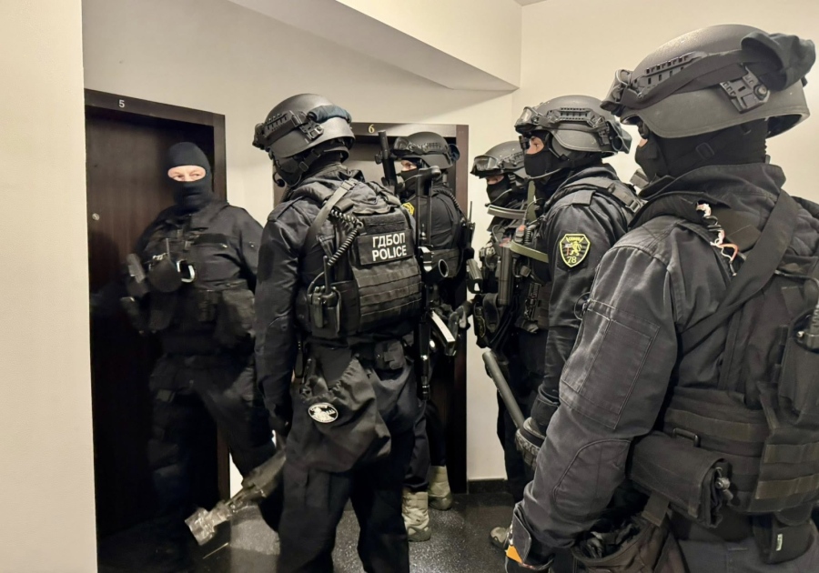 ГДБОП и ГДГП неутрализираха престъпна група за трафик на мигранти през България