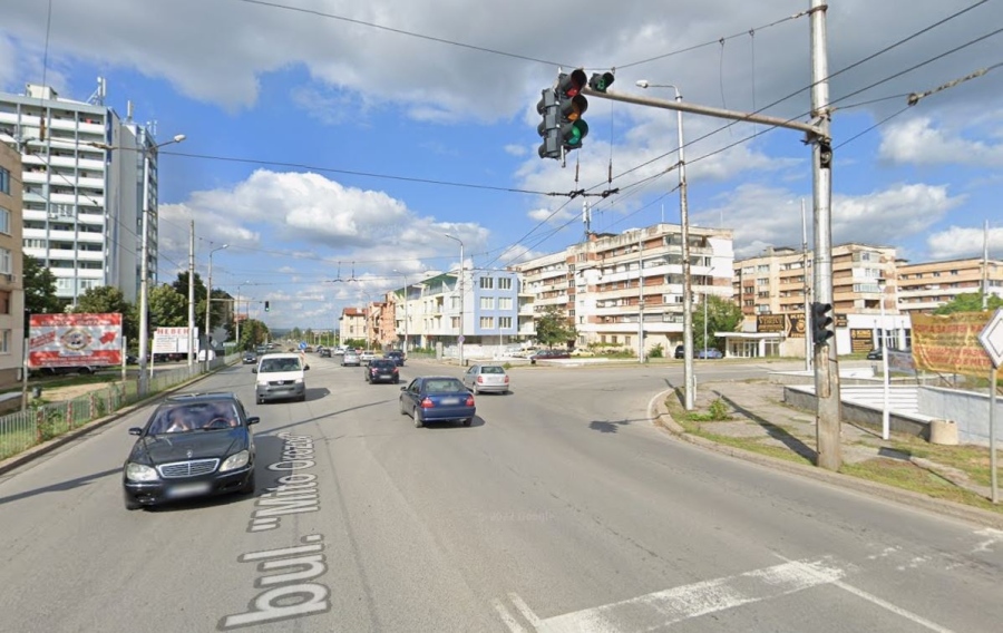 Светофарната уредба на бул. „Мито Орозов“ не работи