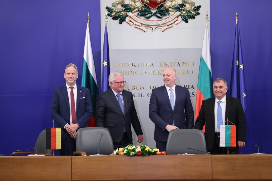 България и германският концерн „Райнметал“ подписаха стратегически договор за изграждане на завод за барут и боеприпаси