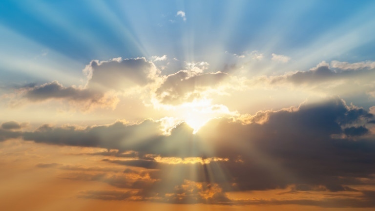 Слънчево с разкъсана висока облачност днес