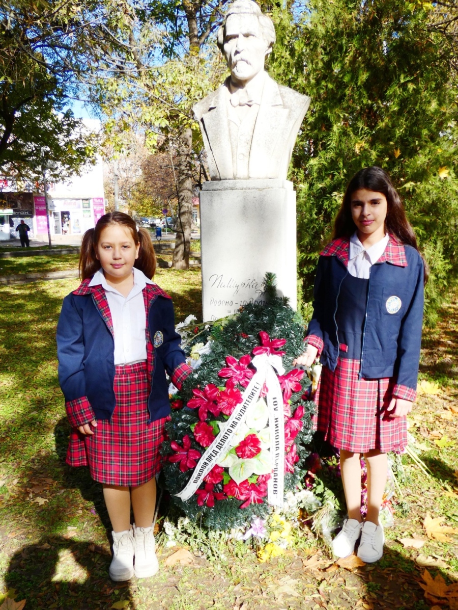 В Лом поднесоха венци и цветя пред паметника на Кръстьо Пишурка