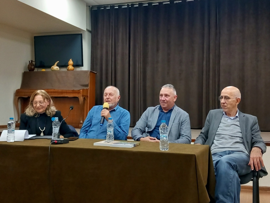 Литературен клуб „Георги Савчев“ представи книгите на професор Божидар Попов