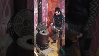 Млад мъж пострада, палил печка с бензин