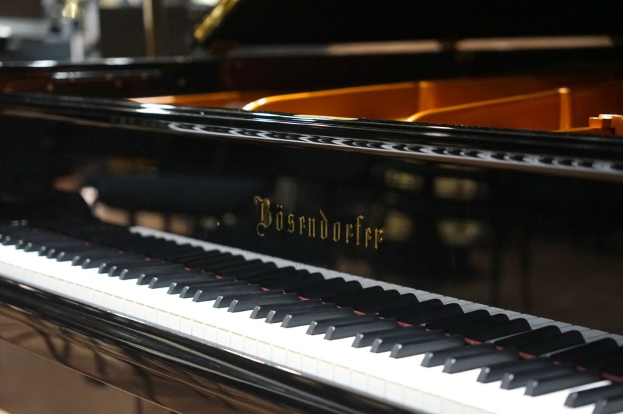 Симфониета-Враца закупи специален, висококачествен роял за своите виртуозни солисти