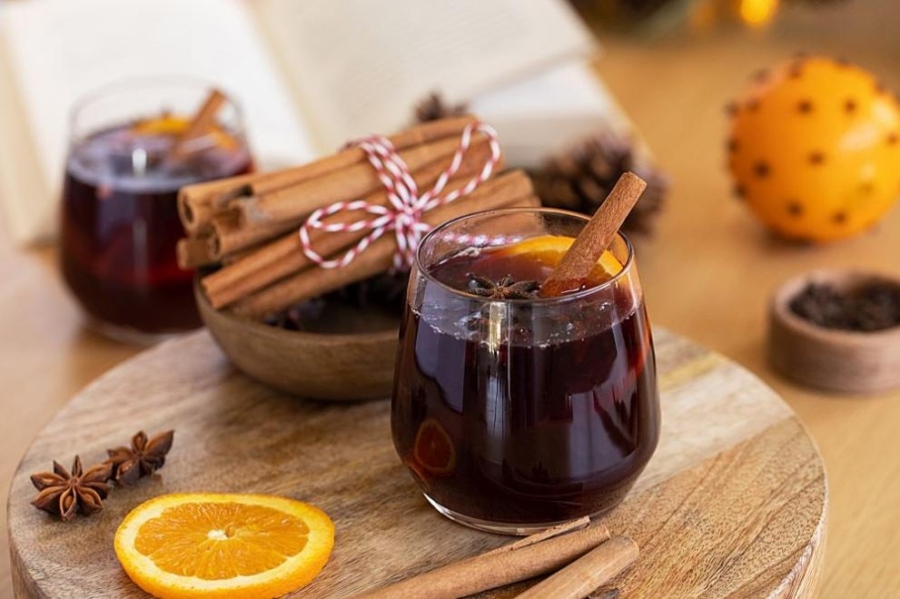 Топ рецепти за греяно вино: Ароматна наслада за студените дни