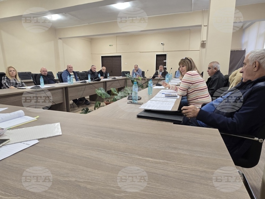 Три имота за жилищни нужди в селата Караш и Камено поле ще бъдат продадени, реши Общинският съвет в Роман