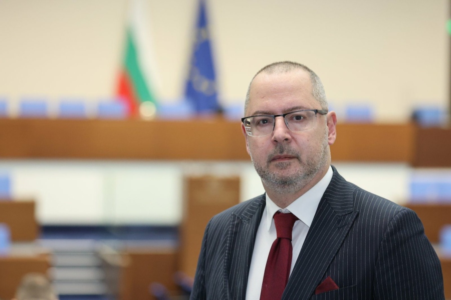 Писането на Фейсбук статуси не е журналистика