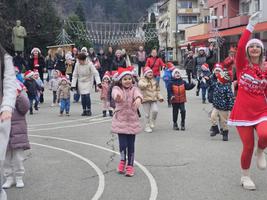 Флашмоб с вълшебства от ДГ „Звънче“