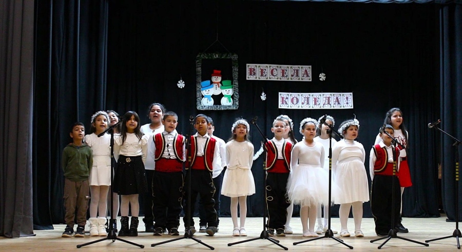 Децата на Търнава с празничен концерт пожелаха „Весела Коледа“ и „Честита Нова година“