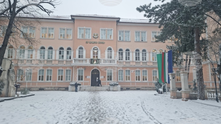 Педагозите на СУ „Христо Ботев“ във Враца заплашиха с протест, ако бъде закрита професионална паралелка, институциите ще обсъждат проблема