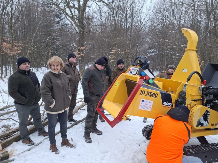 По проект на „Северозападно държавно предприятие“ - Враца се проведе обучение на служители за работа със самоходна дробилка за клони
