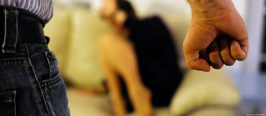 Насилник, пребивал жена си месеци наред, влиза в затвора за 2 години