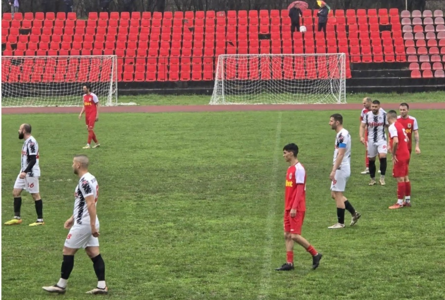 Ком (Берковица) удари звучно Локомотив (Мездра)