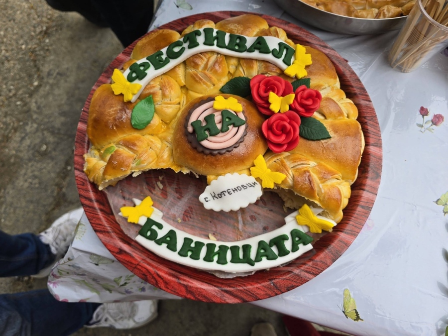 Фестивал на баницата в Котеновци събра 616 евро в помощ на баби и дядовци