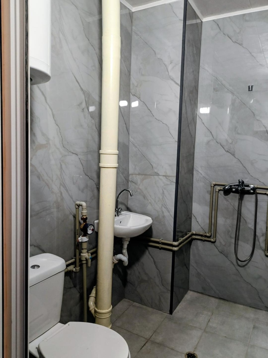 Община Враца реализира текущ ремонт на виетнамското общежитие