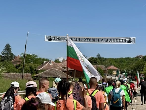 Над 1800 походници от цялата страна бяха тържествено посрещнати в Софрониево 