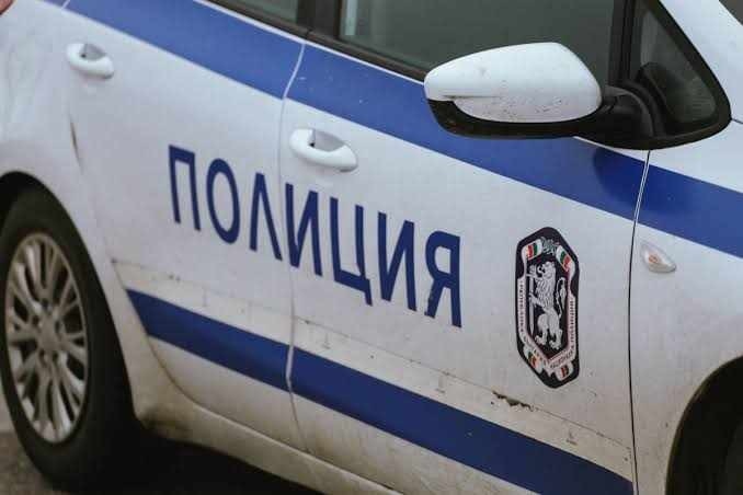 Мъж без книжка подкара нерегистриран мотоциклет