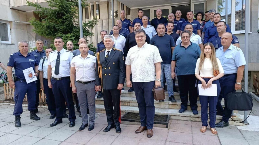 Наградиха служители на ОД МВР Враца  по  повод  празника на МВР 
