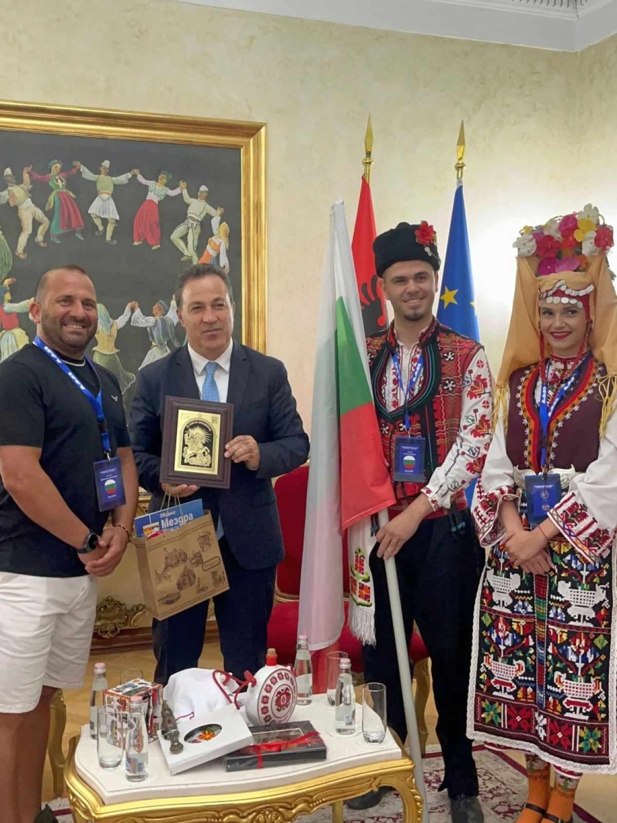 Ансамбъл „Мездра“ представя България на престижен международен фолклорен фестивал в Тирана 