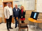 Областният управител и заместникът му показаха как се гласува с машина