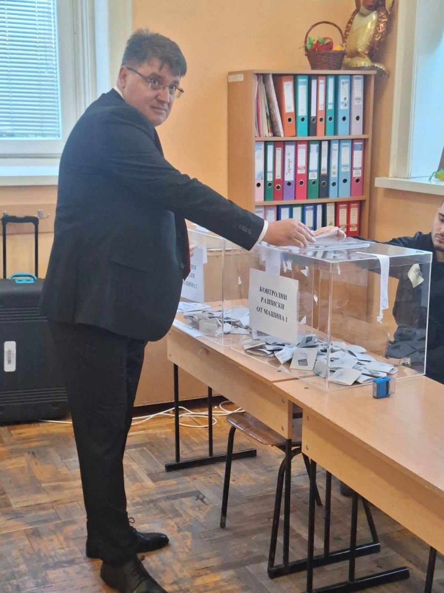 Областният управител на област Враца Росен Михайлов упражни правото си на глас